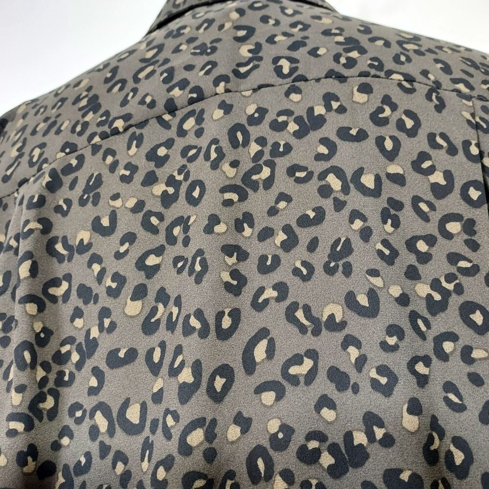 Chelsea & Theodore Women’s Size Large Gray Black Leopard Print Blouse Button Top - Picture 8 of 13